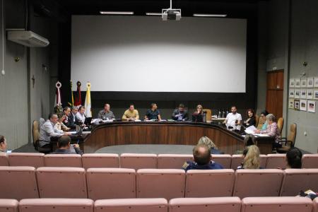 Representantes da Educação participaram da reunião das Comissões de hoje e pediram espaço para falar sobre o PL 085.